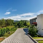 Luxury Nadalina-dicmo *