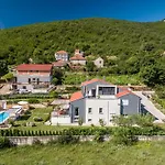 Luxury Nadalina-dicmo Villa *