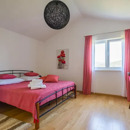 Luxury Nadalina-dicmo *