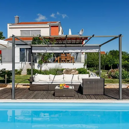 Luxury Nadalina-dicmo