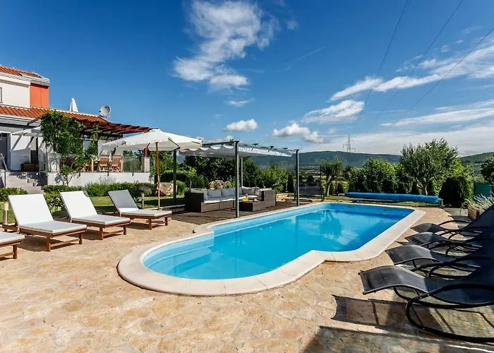 Villa Luxury Nadalina-dicmo *
