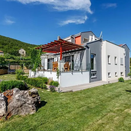 Luxury Nadalina-dicmo