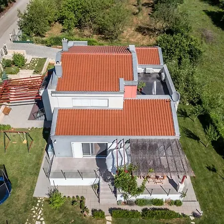 Luxury Nadalina-dicmo