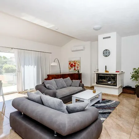 Luxury Nadalina-dicmo Villa *