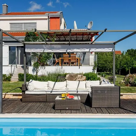 Luxury Nadalina-dicmo
