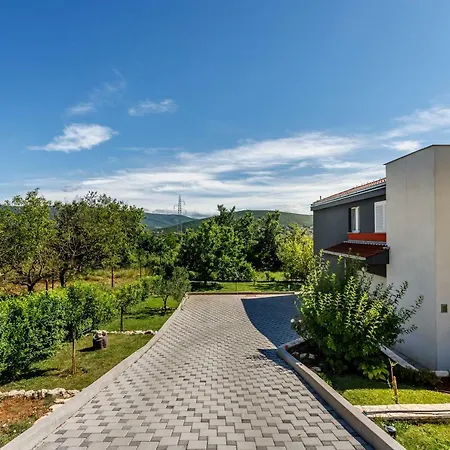 Luxury Nadalina-dicmo *