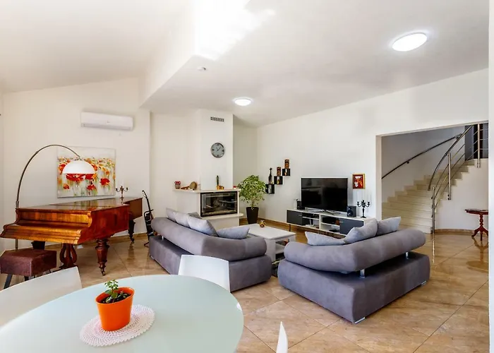 Вилла Luxury Nadalina-dicmo Дугополье