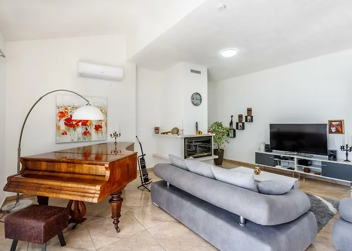 Вилла Luxury Nadalina-dicmo Дугополье