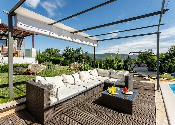 Luxury Nadalina-dicmo Дугополье