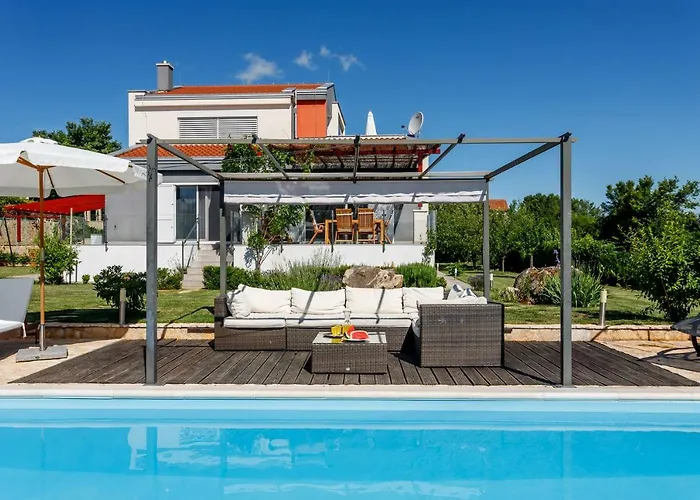 Luxury Nadalina-dicmo